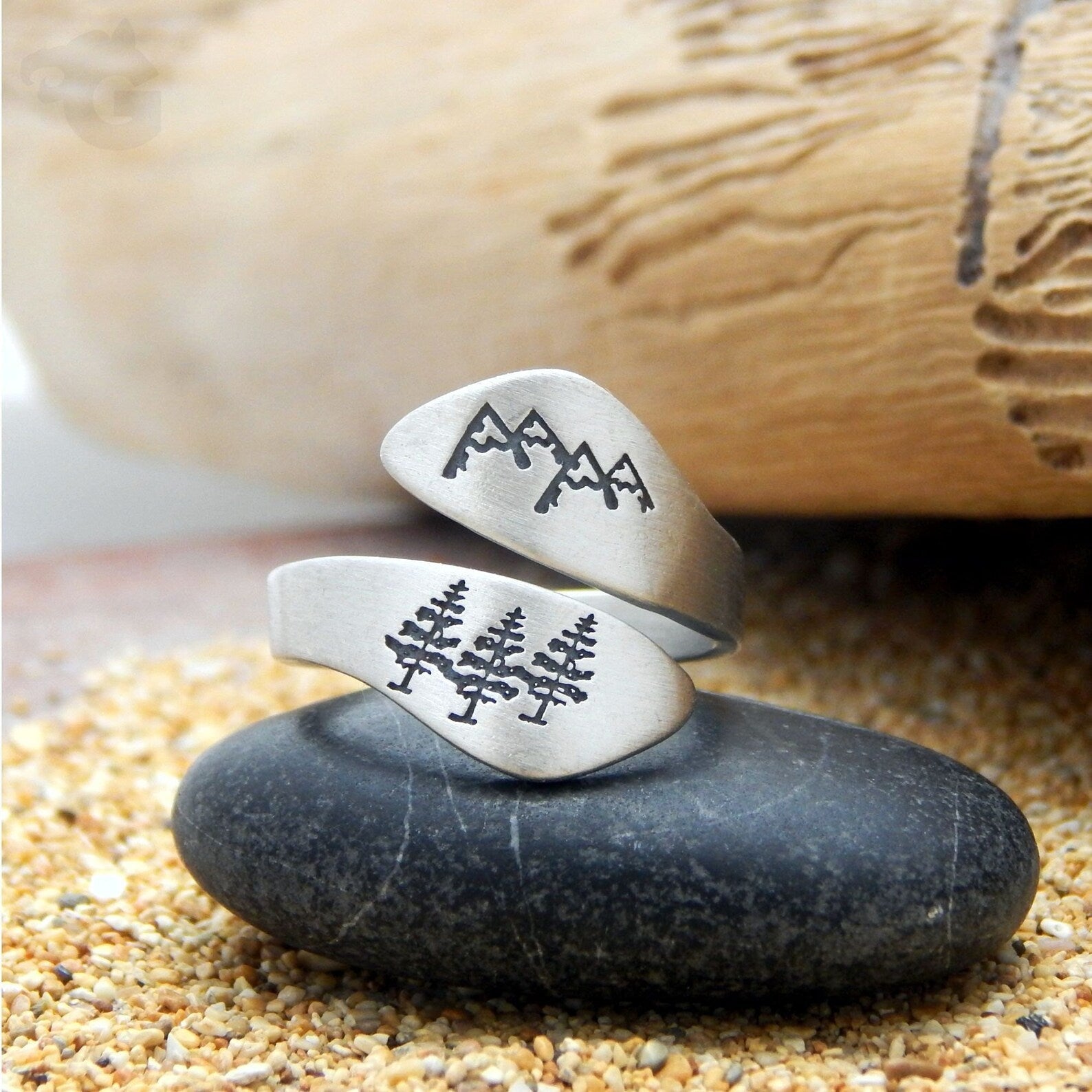 no-repeat center / cover
url('https://cdn.shopify.com/s/files/1/0933/9276/5270/files/zilver.jpg?v=1773920609')