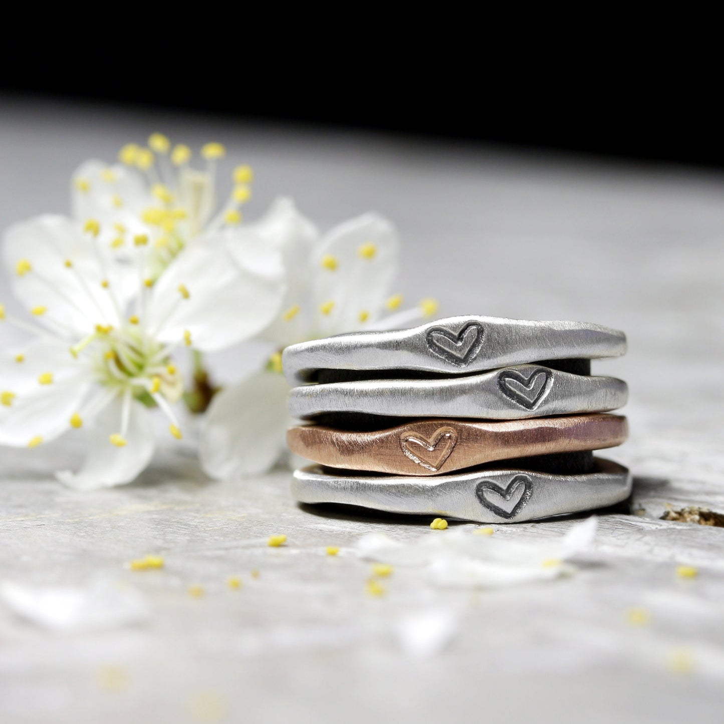 no-repeat center / cover
url('https://cdn.shopify.com/s/files/1/0933/9276/5270/files/rose-goud.jpg?v=1773920606')